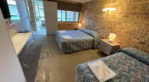 Golden Beach Motor Inn, Caloundra - Image 2