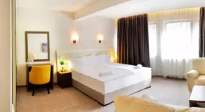 Hotel Happy - Image 2