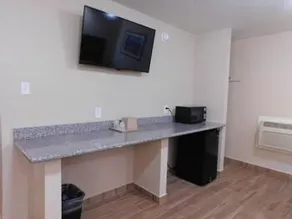 Hillcrest Motel - Image 4