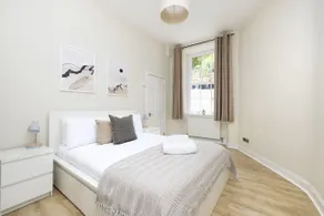 JOIVY Chic Apartment near Stockbridge Market - Image 2