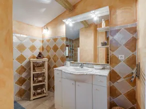 18th century, cosy middle house in Barjols - Image 2