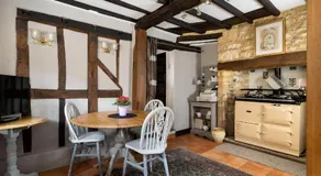 Badgers Hall - Image 4
