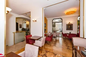 Santa Hill Hotel - Image 5