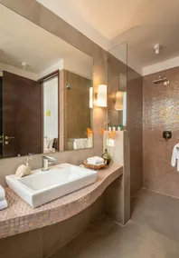 Gorgeous apartment with rooftop pool near candolim - Image 2
