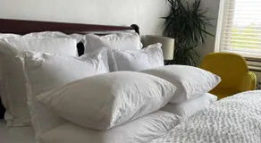 A King size Double Bedroom In In Lewisham - Image 2