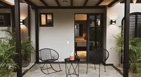 2 Modern Twin Suites in Exclusive Boutique Hotel - Image 5