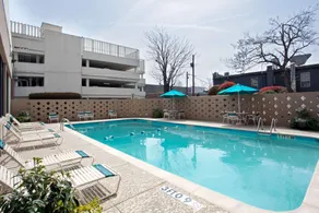 La Quinta Inn & Suites by Wyndham Downtown Conference Center - Image 2