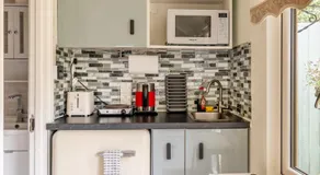Charming Private Guest House - Image 5
