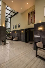 Yunting Holiday Hotel - Image 4