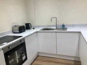 Newly Refurbished house - City Centre with Parking - Image 5