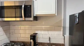 Bachelor and Double room in Bedford, Halifax - Image 5