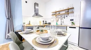 Ferienwohnung im Zentrum mit Infrarotkabine, kostenfreier Tiefgarage, Kingsize Betten und Balkon - Image 3