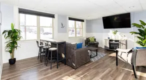 Upgraded Downtown Apartment Sleeps 5 - Image 2