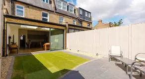GuestReady - Charming Family Retreat with Garden - Image 4