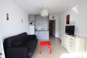 Apartamento con vistas al mar y a la piscina en Roses - Image 2
