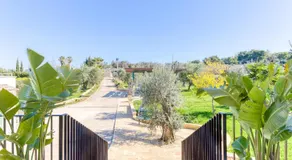 Appartement avec piscine, jardin et barbecue | Vue jardin - Image 5