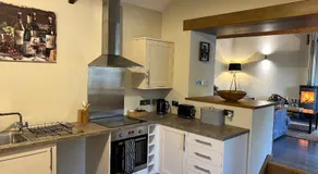 Charming Countryside Cottage - Image 5