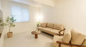 White Linen House - Image 3
