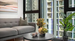 Stunning 2BR Apartment in Melb CBD with Pool and Gym - Image 4