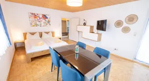 Triple room, shower, toilet - Image 2