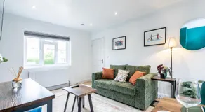 3 Bedroom Terraced House in Beeston Ideal for Corporate Stays - Image 5
