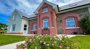 Drumlanaught Cottage Farnham - Image 4