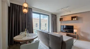 Mercury Suites Premium Apartments With Pool Access - Image 2