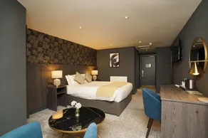BRILLIANT Park Hall Hotel - Image 2