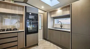 Elegant Lodge with Hot Tub - Image 3