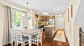 SimplyLovely Modern Condo Near Downtown Ottawa with Free Parking and Patio - Image 5