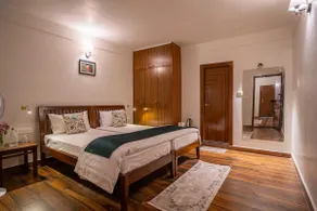 Alaya Stays Headingly Suites Lake-Facing 2 BHK Retreat Just Above Mall Road - Image 2
