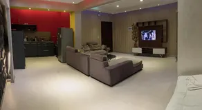شقـة فندقيـة بحديقـة خـاصة - كـمبوند روضـة زايـد - Image 3