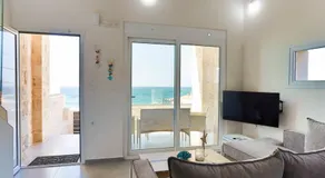 Lucia Beachfront Suite - Image 2