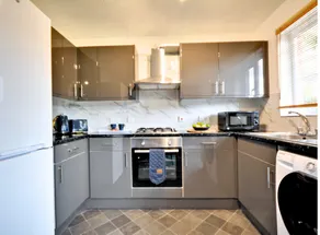 Manchester Townhouse by BEVOLVE - 4 bedrooms - Free Parking - Image 4