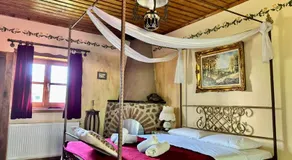 Iaspis Guesthouse - Image 2