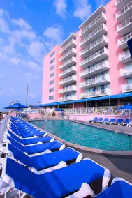 Port-O-Call Hotel - Image 3