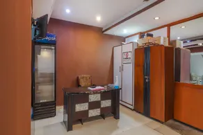 SPOT ON by OYO Hotel Pioneer lodge - Image 5