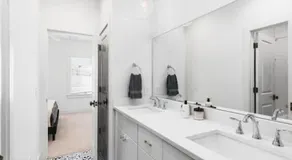 Upscale Home with Patio WALK to 12 South and Belmont - Image 4