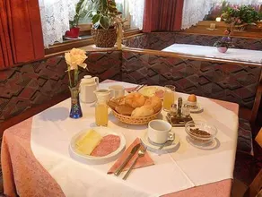 Luxury B&B August - Image 5
