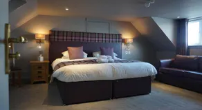 Lochside Hotel - Image 2