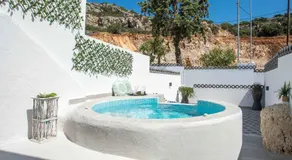 CASA MIKELE by Sarikas - SEA SIDE SUITES and STUDIOS -adults only - Image 3