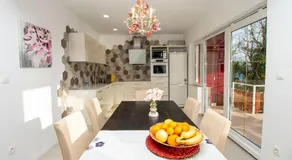 IDIS Holiday Home - Image 2