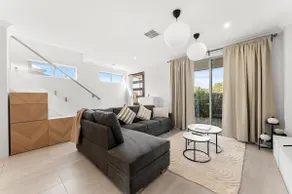 Piara Waters Modern 4BR Family Home near Parks & Shops - Image 2