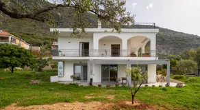 Hill House - Image 3