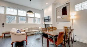 Large Condo with Outdoor Deck in Historic Chicago District home - Image 3