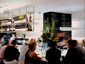 Cambridge Hotel Sydney - Image 2