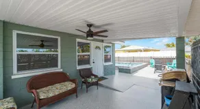 Relaxing modest bungalow- Mins to Beach - Pool - Yard - Image 4
