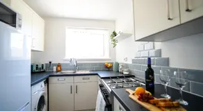 2BR-Gayton Apt-FREE Parking-Fully Equipped-Short, Mid term stays - Image 2