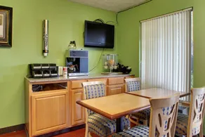 Key West Inn Oxford - Image 2