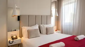 Emerald Hotel - Image 2